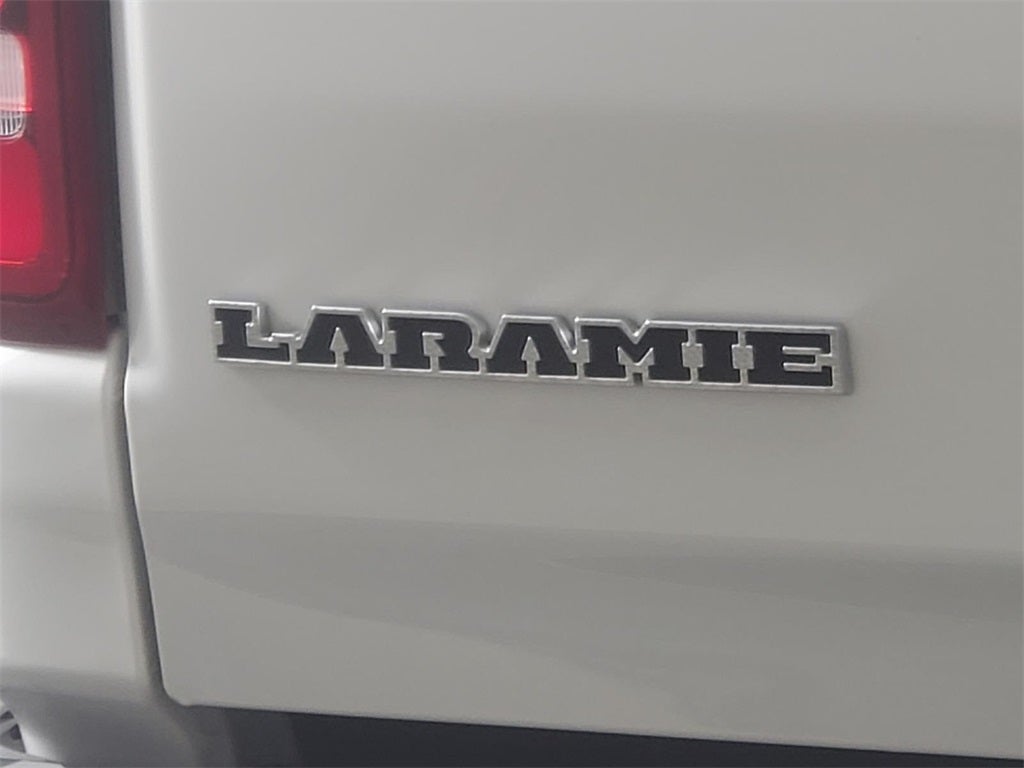 2022 RAM 1500 Laramie Crew Cab 4x2 5'7' Box